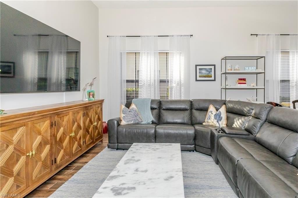 5104 Salerno St - Photo 7 of 50