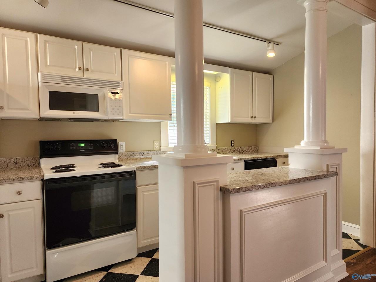 1214 Pratt Ave Ne - Photo 6 of 17