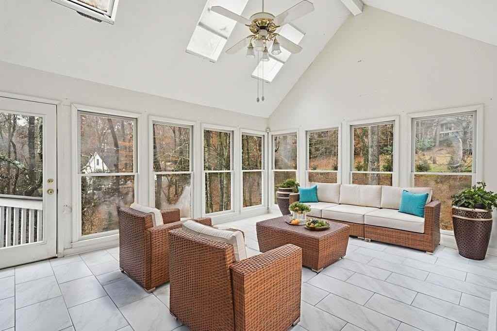 300 Westwoods Dr - Photo 5 of 47