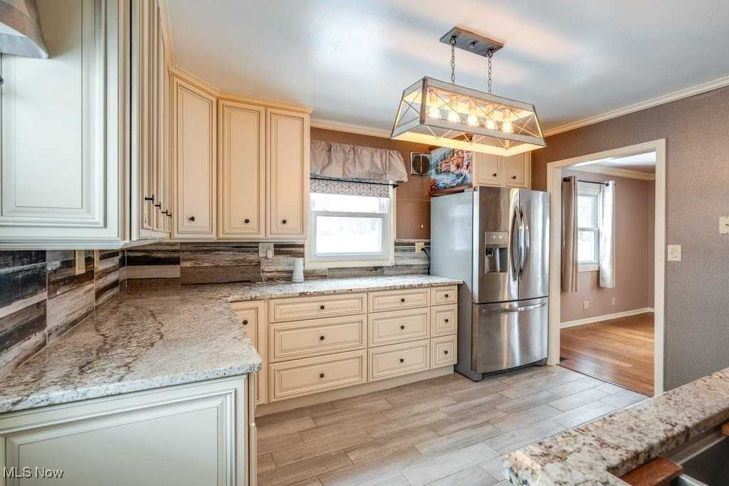 301 Bogart Rd - Photo 2 of 37