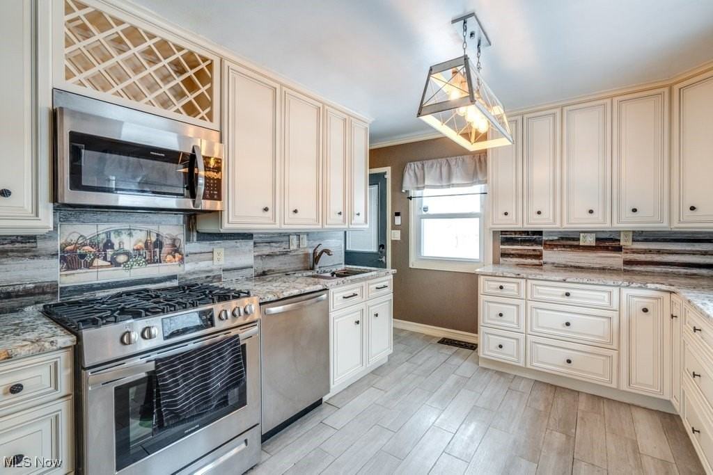 301 Bogart Rd - Photo 3 of 37