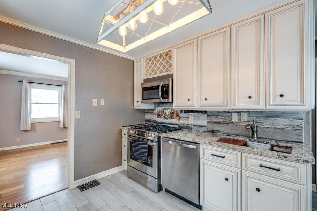 301 Bogart Rd - Photo 4 of 37