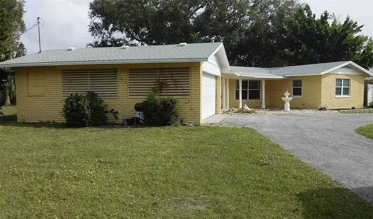 8185 Longbay Blvd - Photo 4 of 23