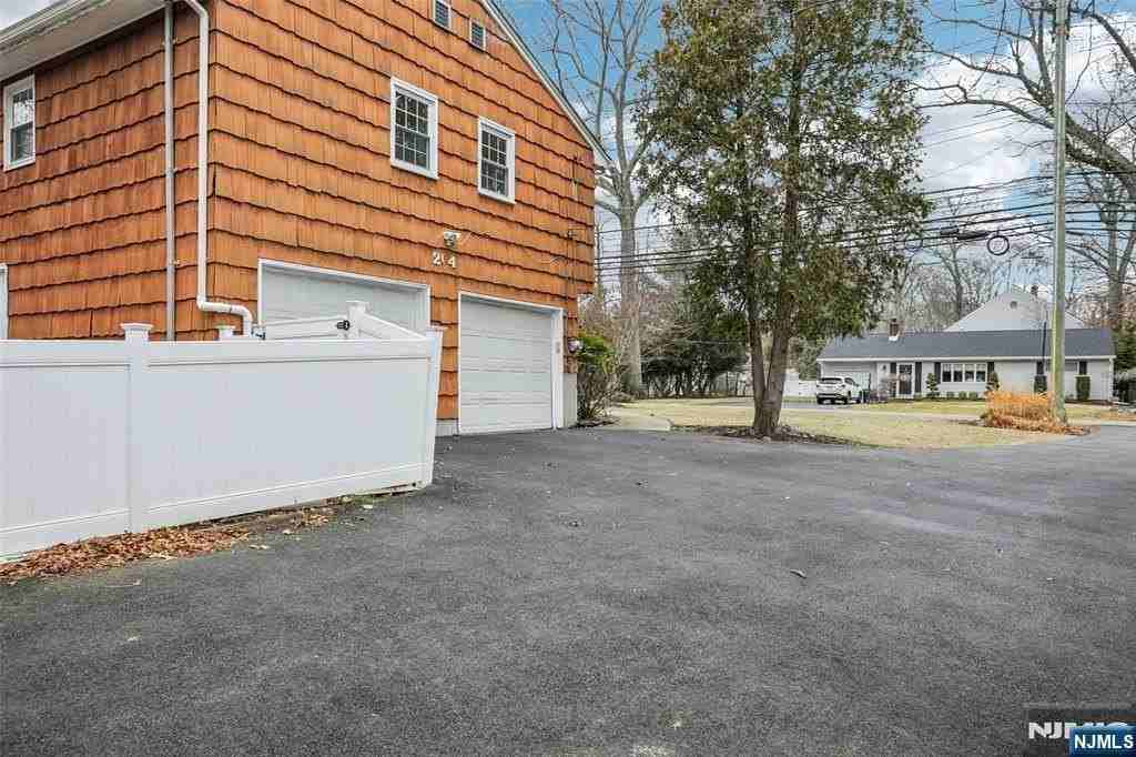 254 Darlington Ave - Photo 4 of 43