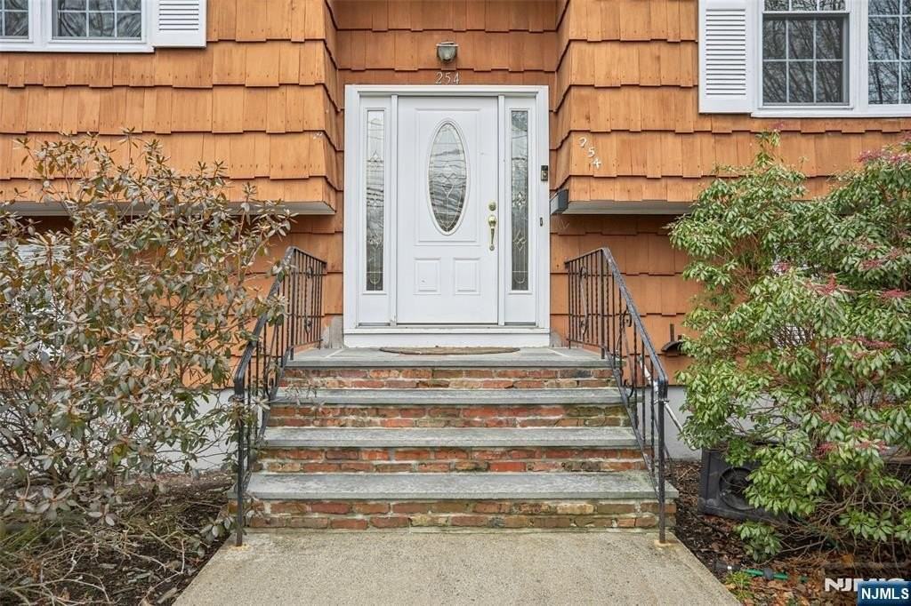 254 Darlington Ave - Photo 5 of 43