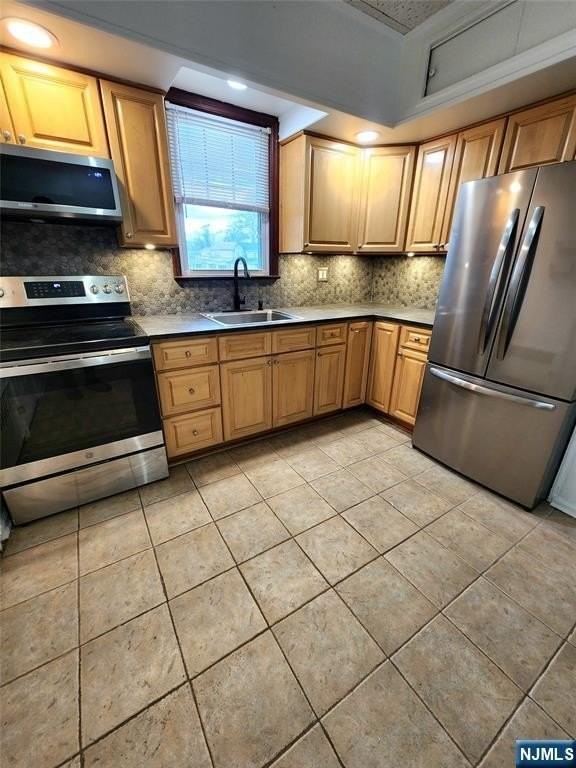 220 9th Ave - Photo 2 of 8