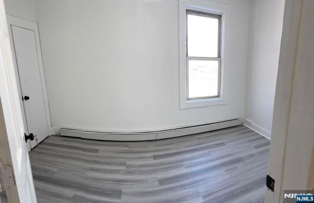 954 E Grand St - Photo 2 of 3