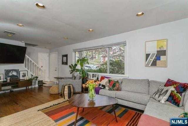 160 Magnolia Ave - Photo 2 of 25