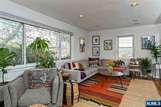 160 Magnolia Ave - Photo 3 of 25