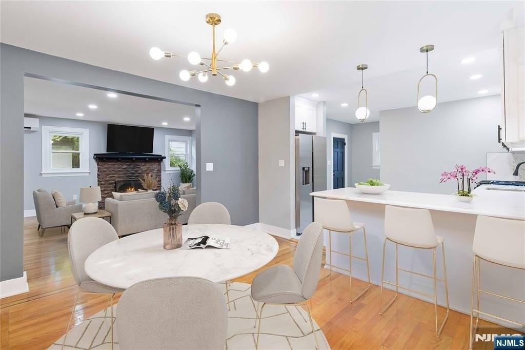 451 Sagamore Ave - Photo 3 of 35