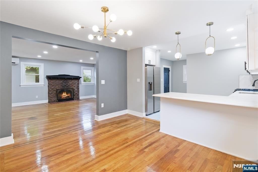 451 Sagamore Ave - Photo 6 of 35