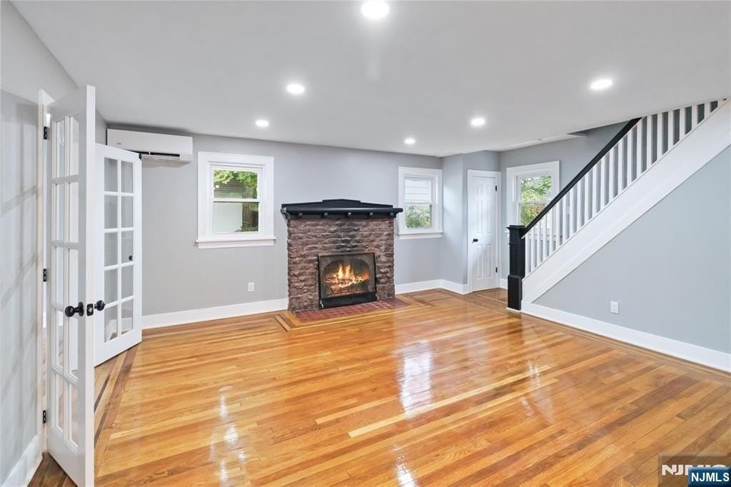 451 Sagamore Ave - Photo 7 of 35