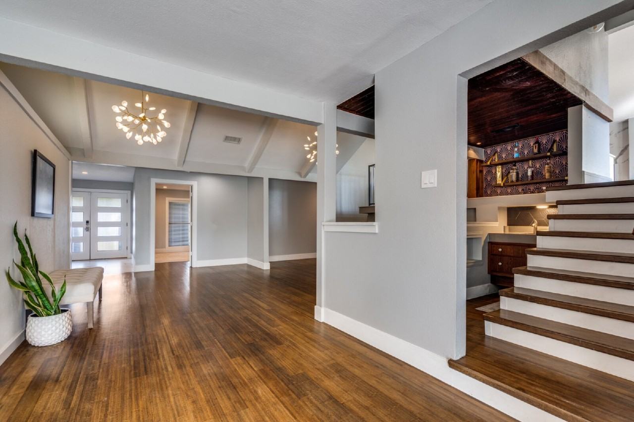 2910 S Country Club Rd - Photo 2 of 17