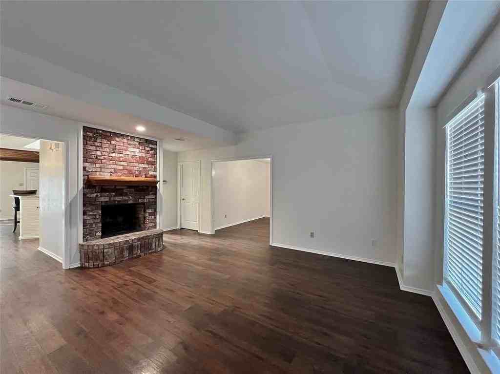 906 Moore St - Photo 5 of 27