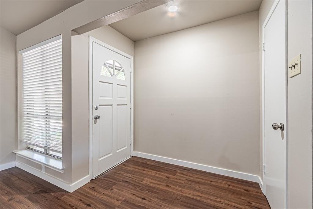 1018 Mccallum Dr - Photo 5 of 36