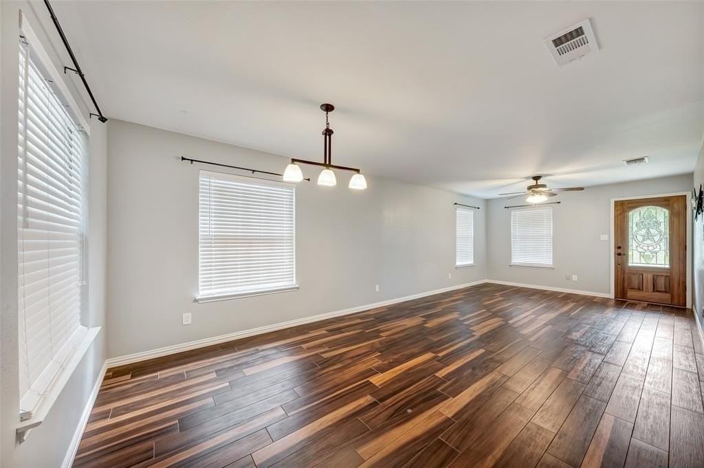 408 N Walnut St - Photo 4 of 25