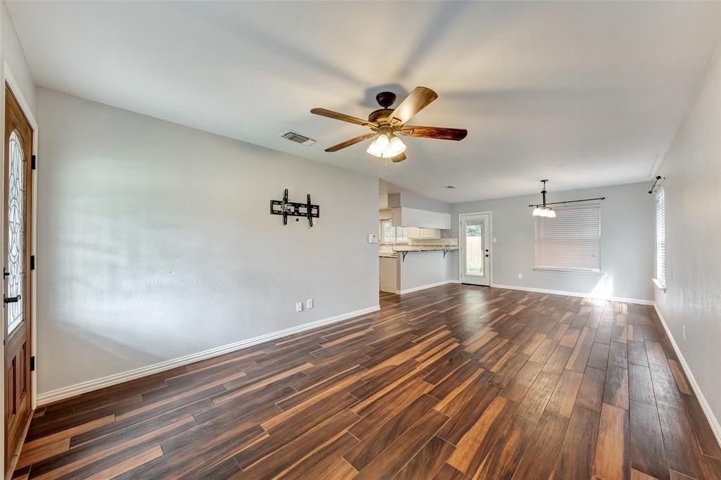 408 N Walnut St - Photo 5 of 25