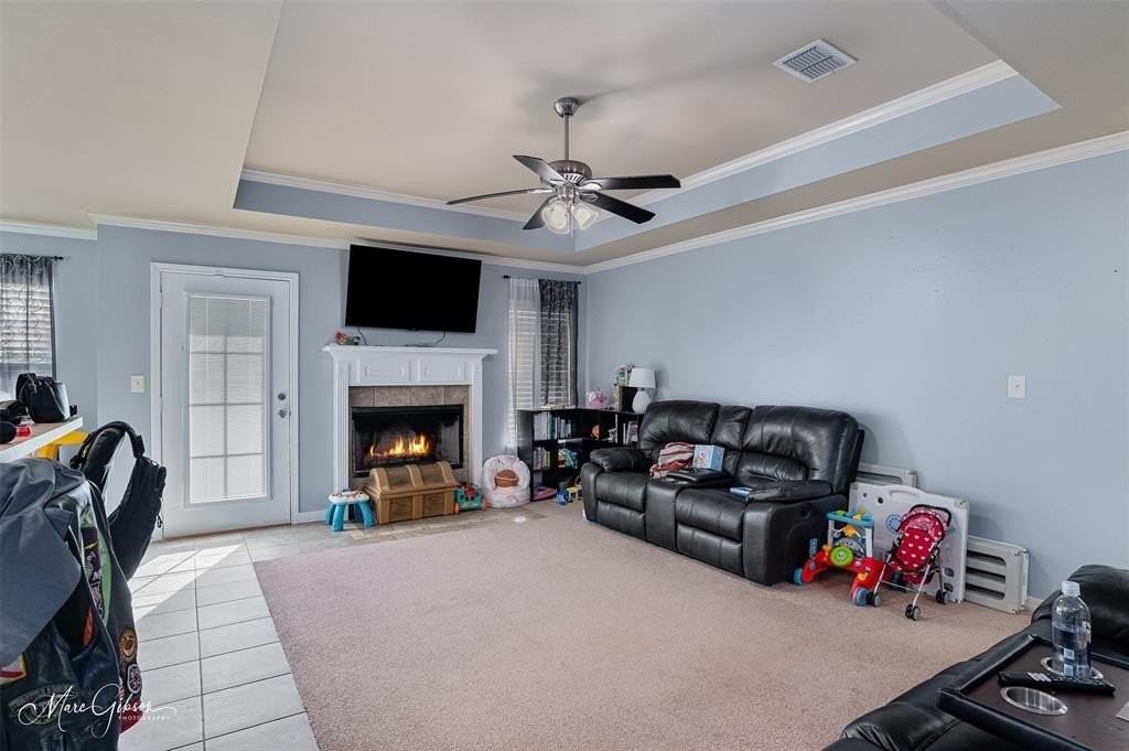 615 Alex Way - Photo 4 of 20