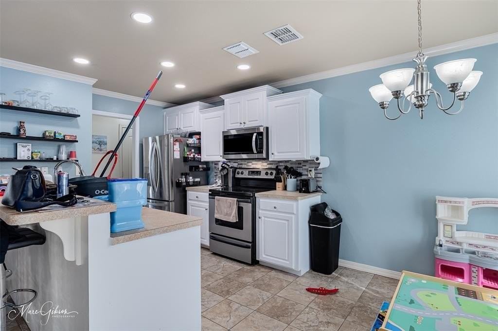 615 Alex Way - Photo 7 of 20