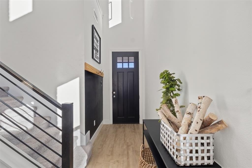 12301 Penson St - Photo 4 of 31