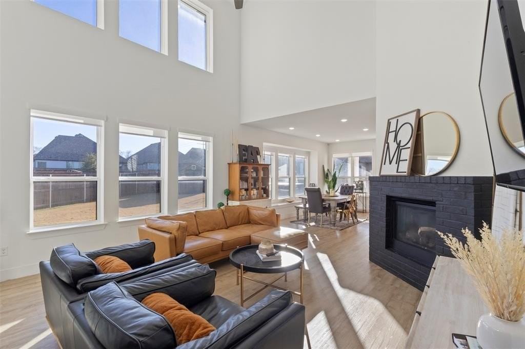 12301 Penson St - Photo 6 of 31