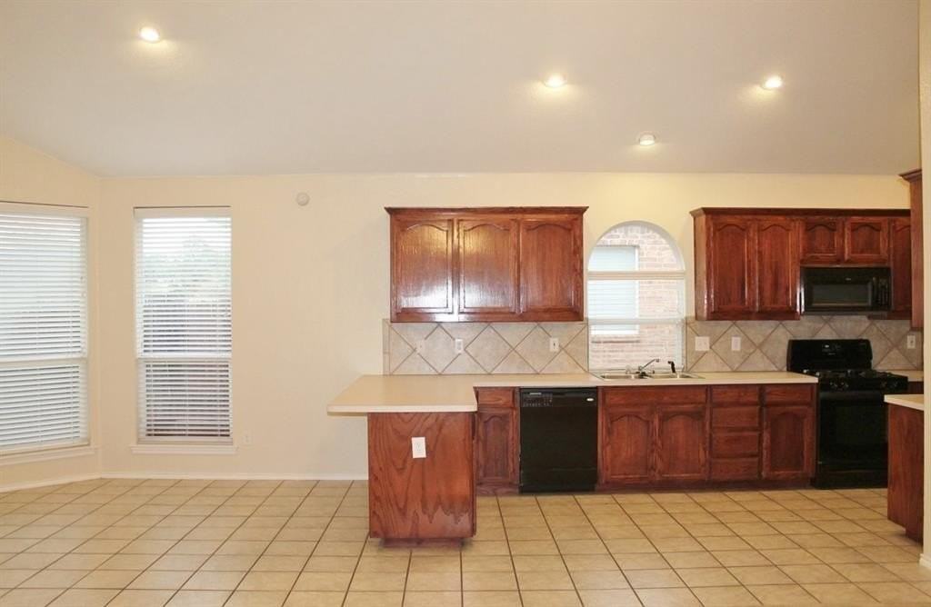 5752 Barrier Reef Dr - Photo 4 of 12