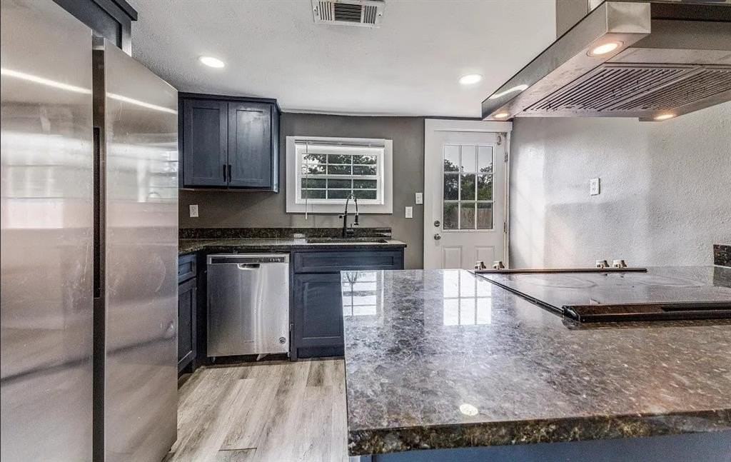 3914 Spring Ave - Photo 4 of 14