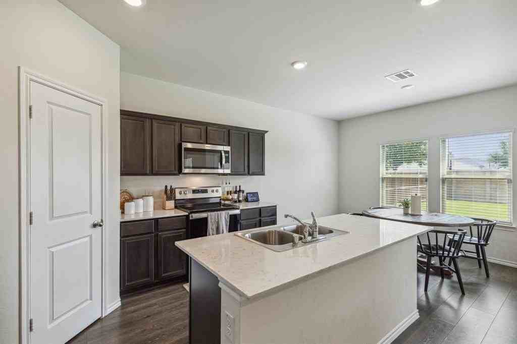 3012 Glazner Dr - Photo 7 of 25