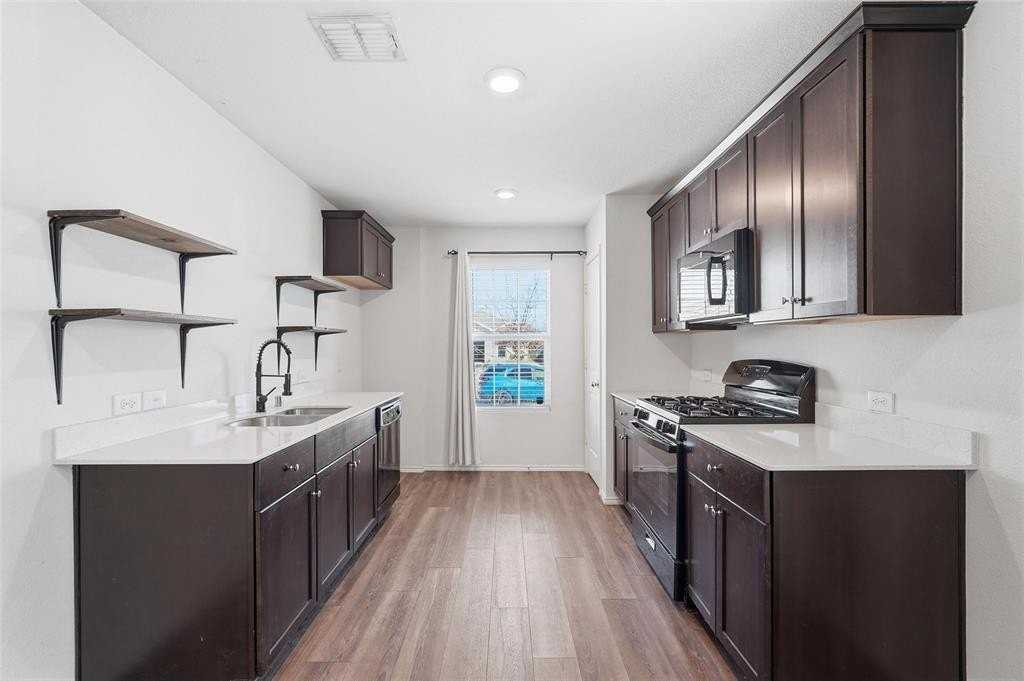 1607 Daunton Dr - Photo 3 of 18