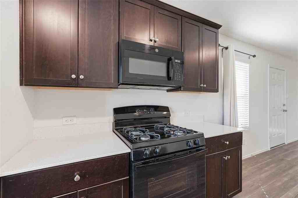 1607 Daunton Dr - Photo 4 of 18