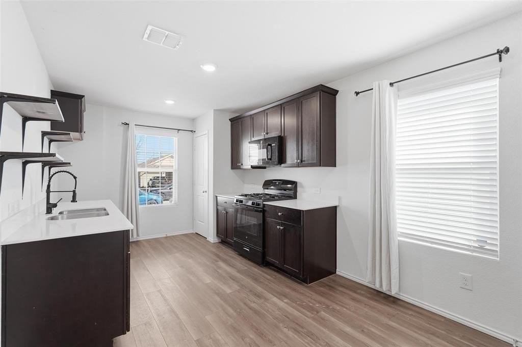 1607 Daunton Dr - Photo 5 of 18