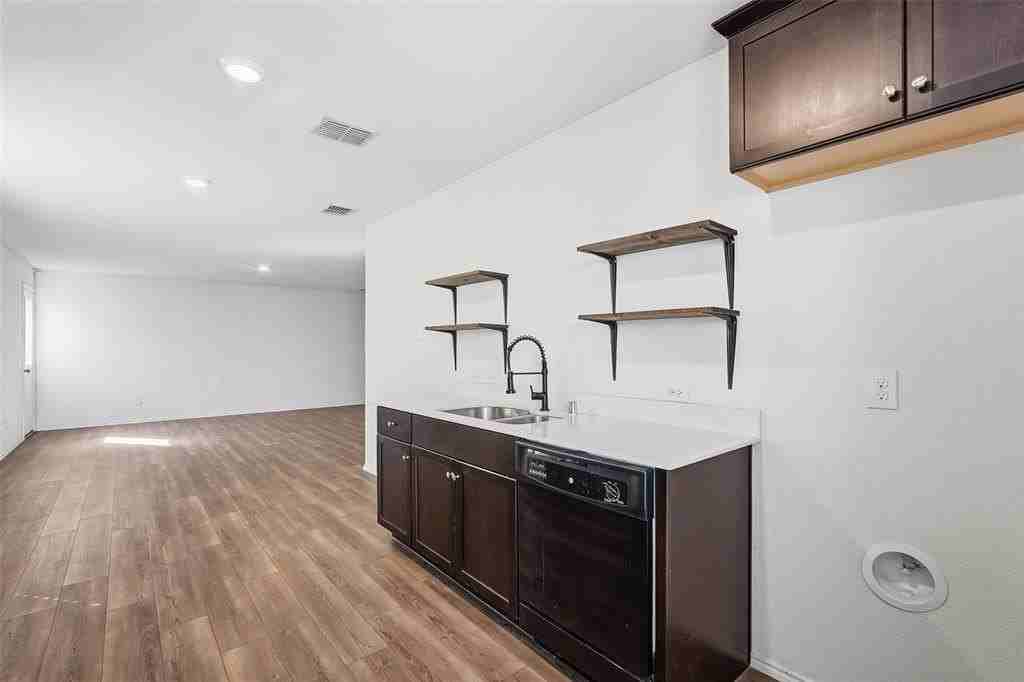 1607 Daunton Dr - Photo 6 of 18