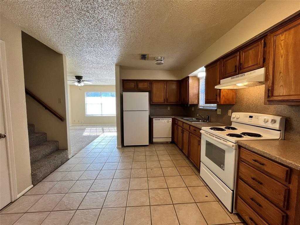 524 Strata Dr - Photo 4 of 17