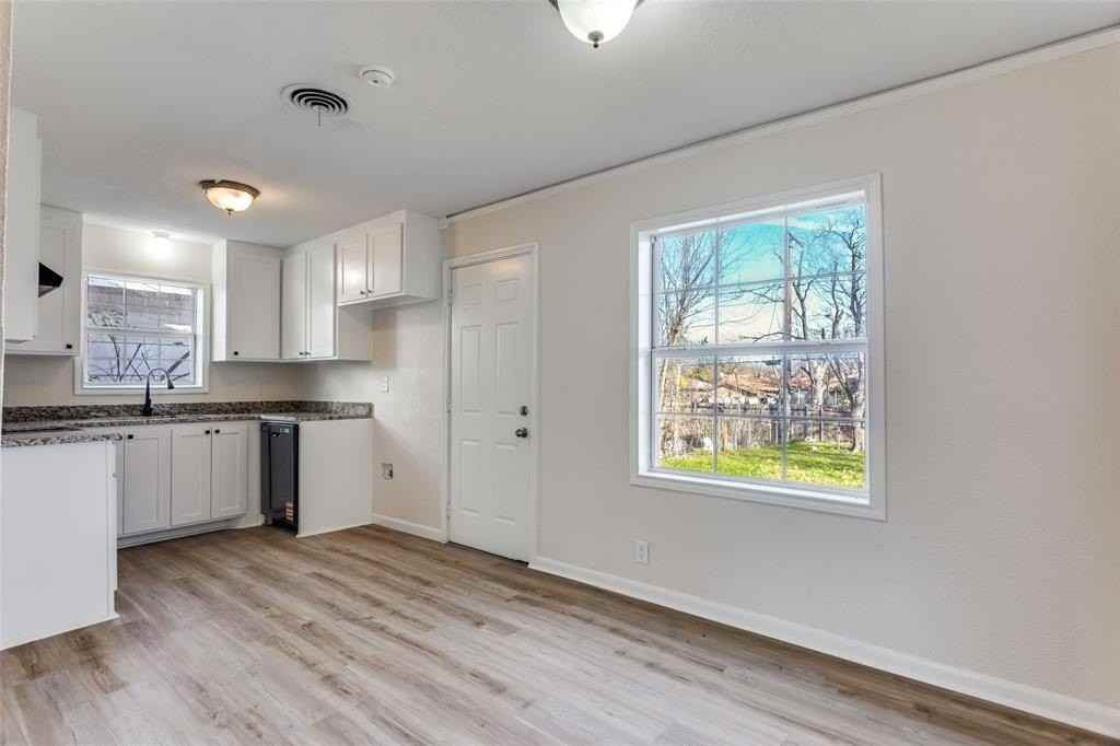 4129 S Henderson St - Photo 4 of 12