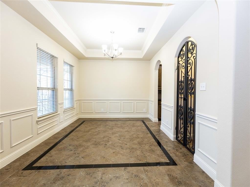 3532 Danbury Ln - Photo 3 of 40