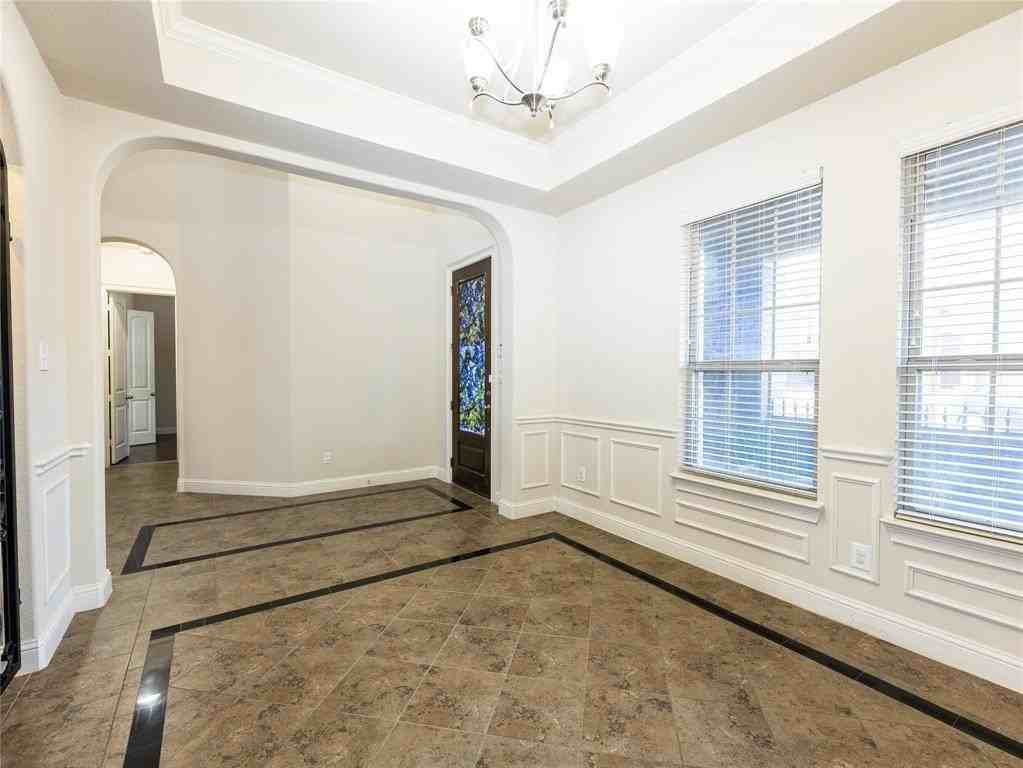 3532 Danbury Ln - Photo 4 of 40