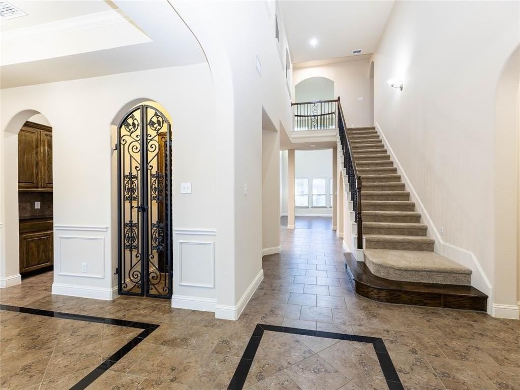 3532 Danbury Ln - Photo 6 of 40