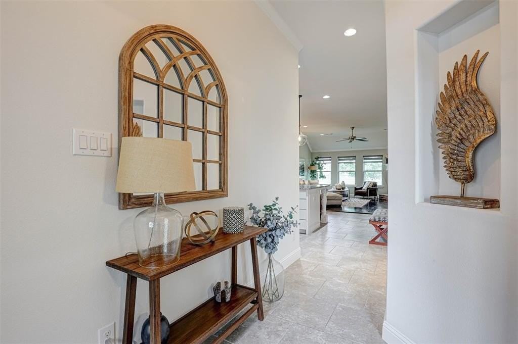 1116 Little John Dr - Photo 3 of 25