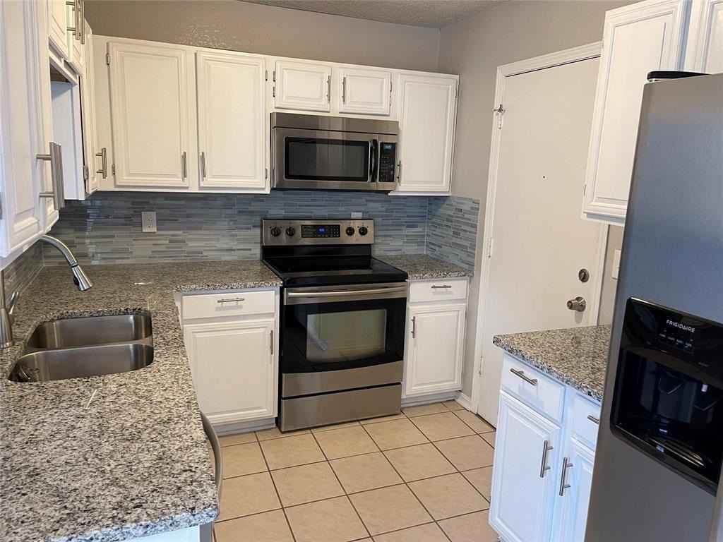 18159 Whispering Gables Ln - Photo 4 of 13