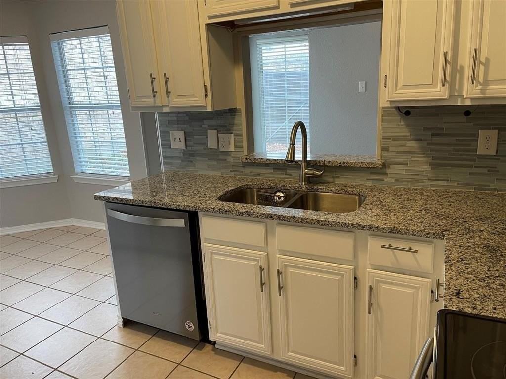 18159 Whispering Gables Ln - Photo 5 of 13