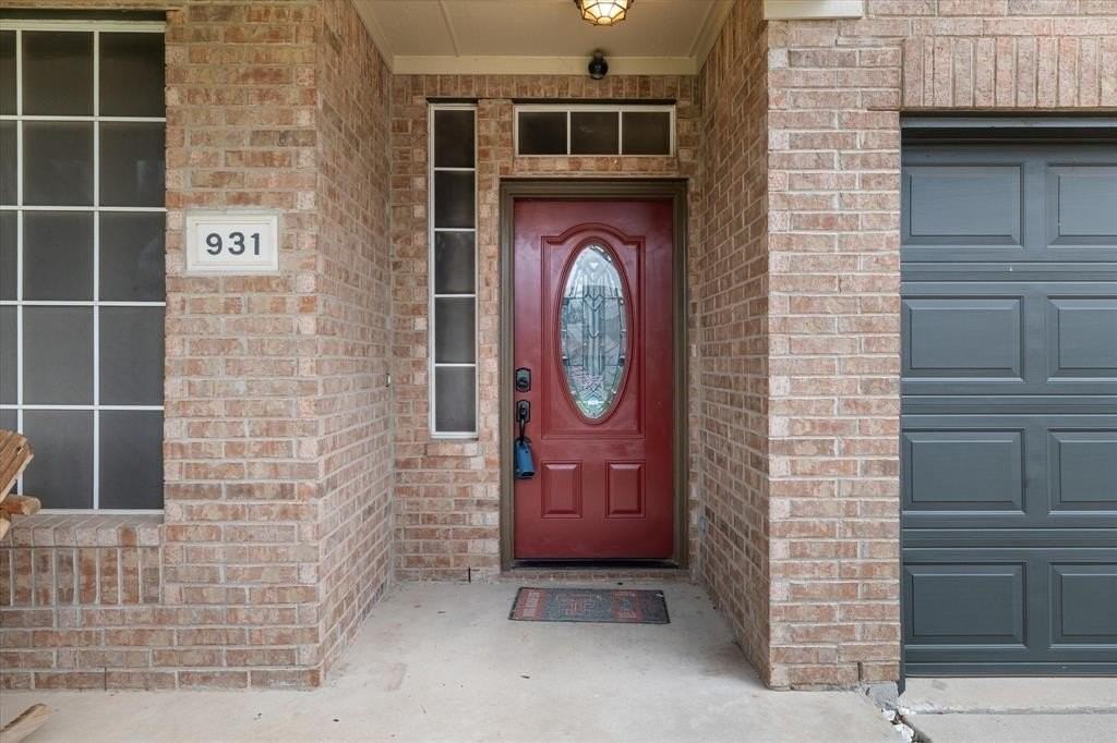 931 W Cedar St - Photo 4 of 38