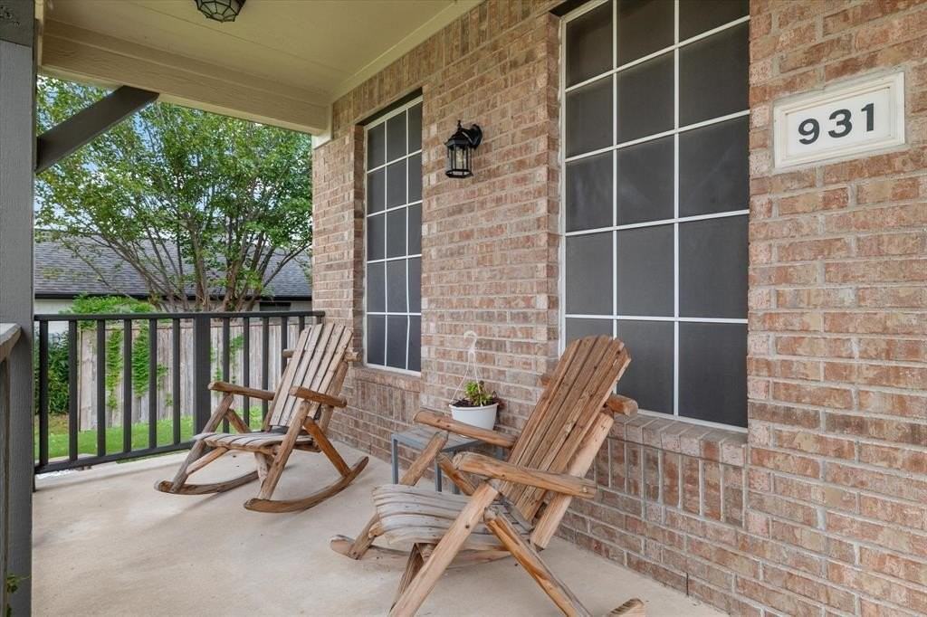 931 W Cedar St - Photo 5 of 38