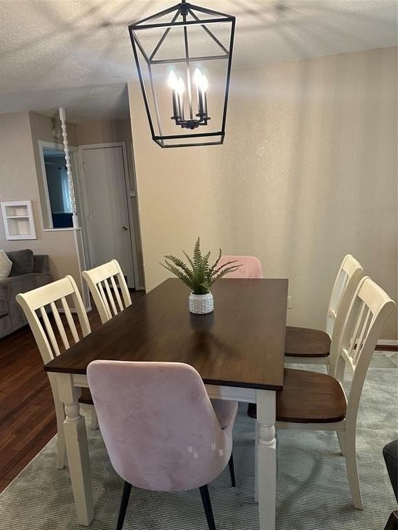 501 N Travis St - Photo 5 of 9