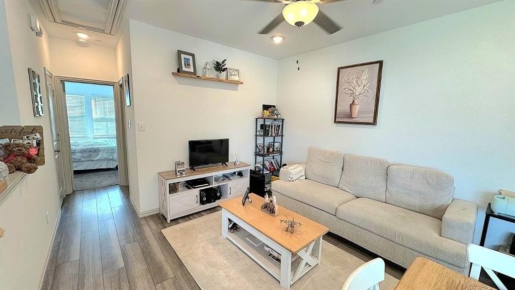 4717 Kindred St - Photo 4 of 10