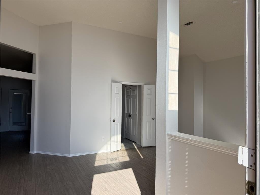 2857 Hampshire Ln - Photo 2 of 27