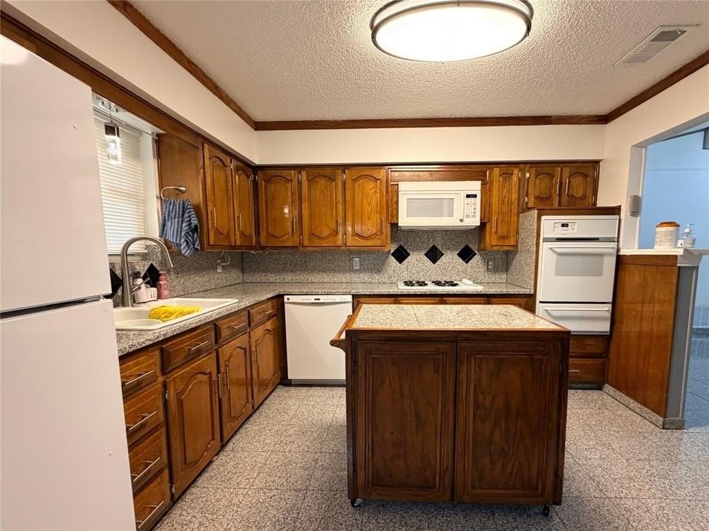 1226 Linkwood Ln - Photo 5 of 20