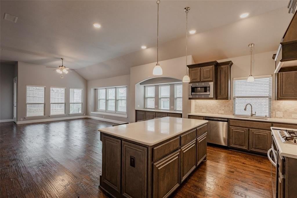 4517 Springhurst Dr - Photo 6 of 27