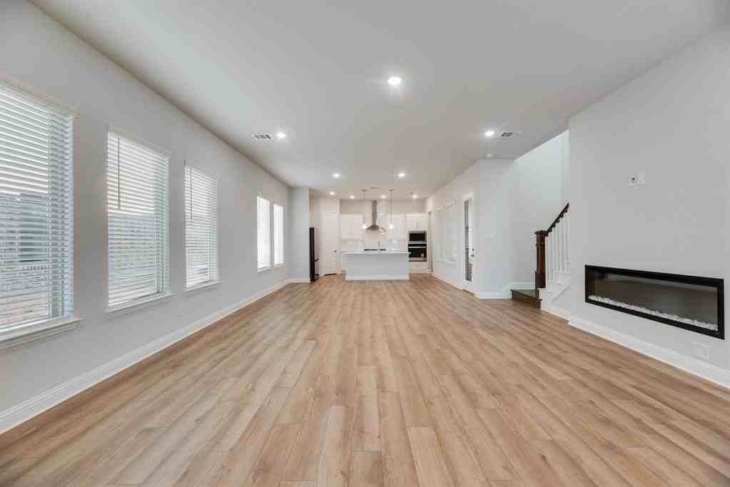 7005 Sunset Blvd - Photo 6 of 34