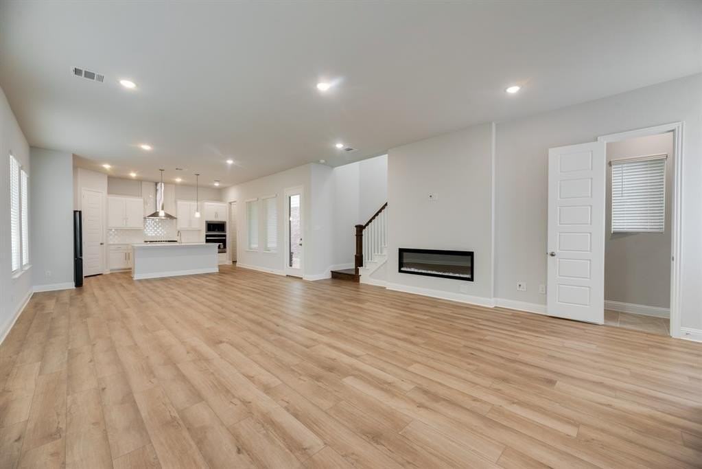 7005 Sunset Blvd - Photo 7 of 34