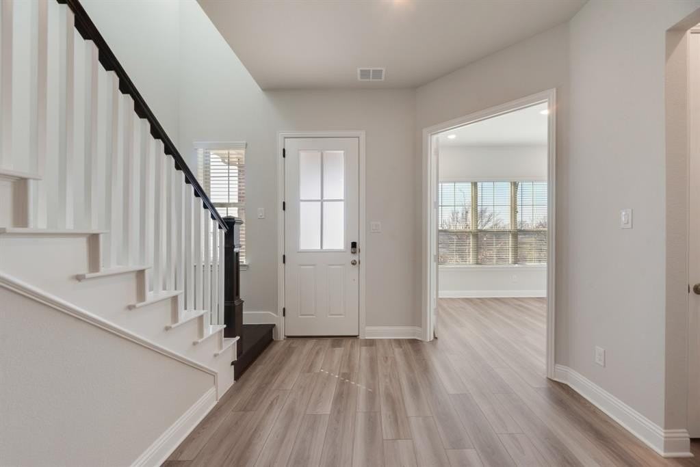 7009 Sunset Blvd - Photo 4 of 35